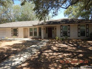 517 Balfour Dr, Windcrest, TX 78239