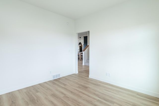 8327 59 Street S, Horace, ND 58047