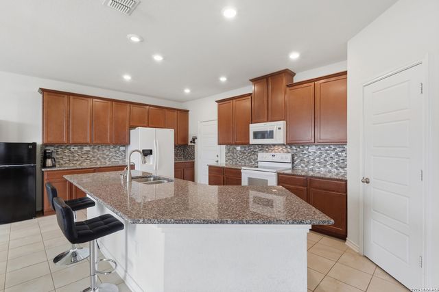 318 COLONIAL BLF, Universal City, TX 78148