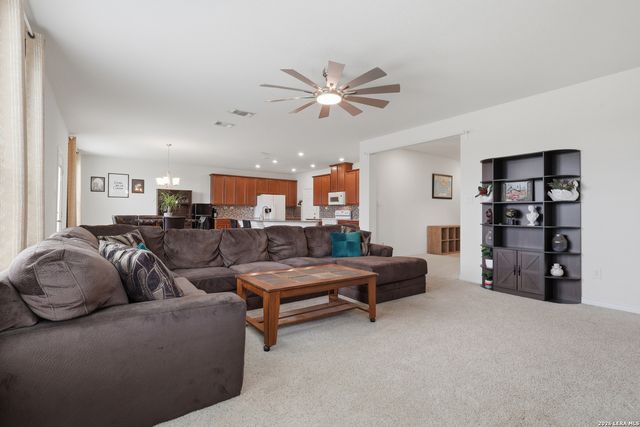 318 COLONIAL BLF, Universal City, TX 78148