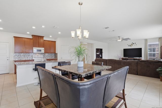 318 COLONIAL BLF, Universal City, TX 78148