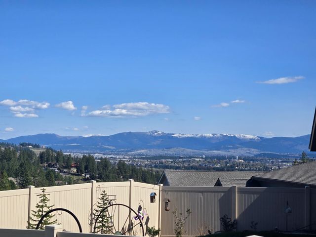 5124 N Scenic Ln, Spokane, WA 99212