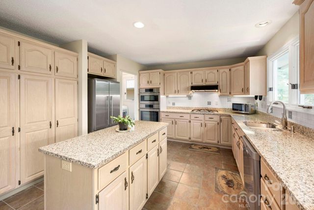 129 FOREST VIEW Drive, Flat Rock, NC 28731