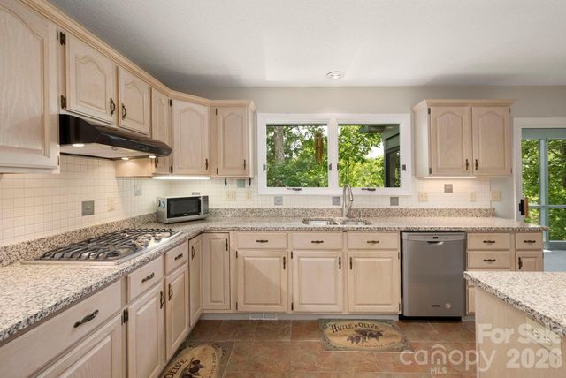 129 FOREST VIEW Drive, Flat Rock, NC 28731