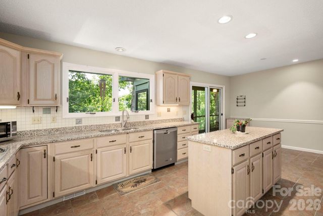 129 FOREST VIEW Drive, Flat Rock, NC 28731