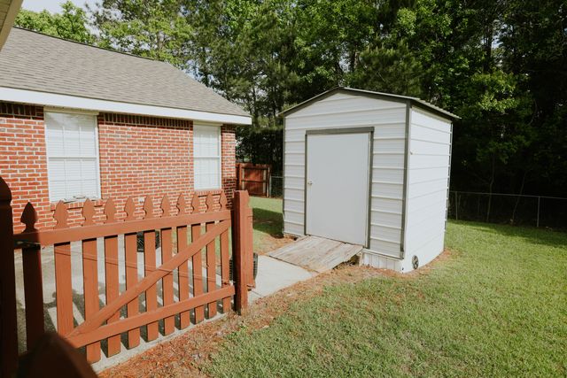 98 Parkwood Dr., Hattiesburg, MS 39402