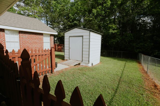 98 Parkwood Dr., Hattiesburg, MS 39402