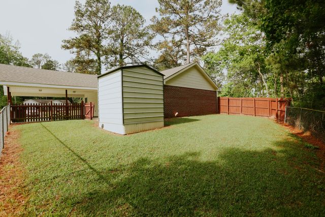 98 Parkwood Dr., Hattiesburg, MS 39402