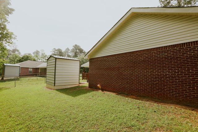 98 Parkwood Dr., Hattiesburg, MS 39402