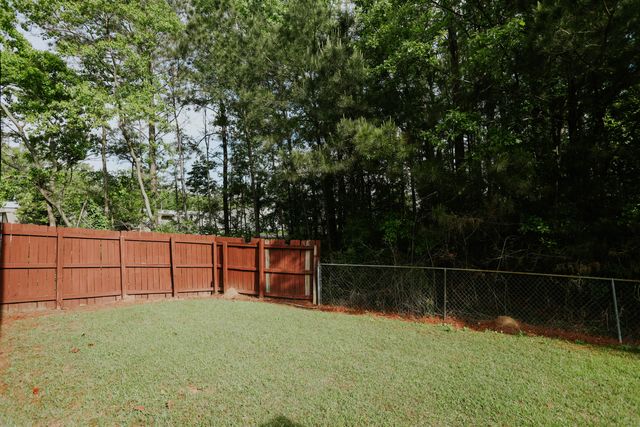 98 Parkwood Dr., Hattiesburg, MS 39402