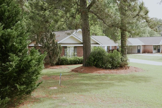 98 Parkwood Dr., Hattiesburg, MS 39402
