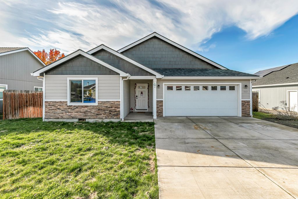 7843 Cadence Lane, White City, OR 97503