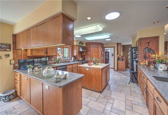 8020 La Cienega Street, Las Vegas, NV 89123