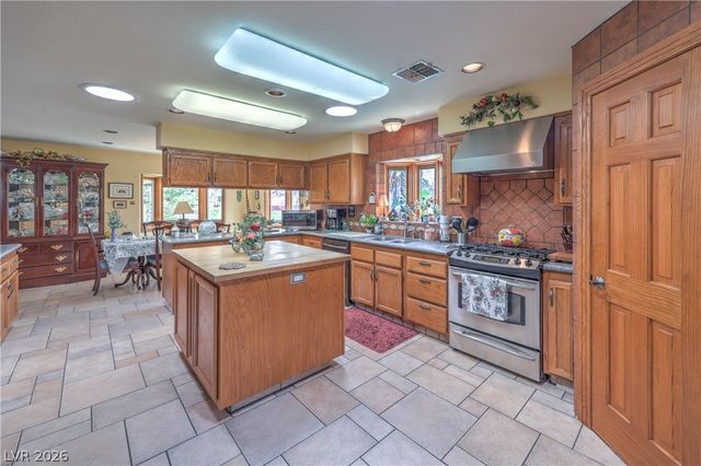 8020 La Cienega Street, Las Vegas, NV 89123