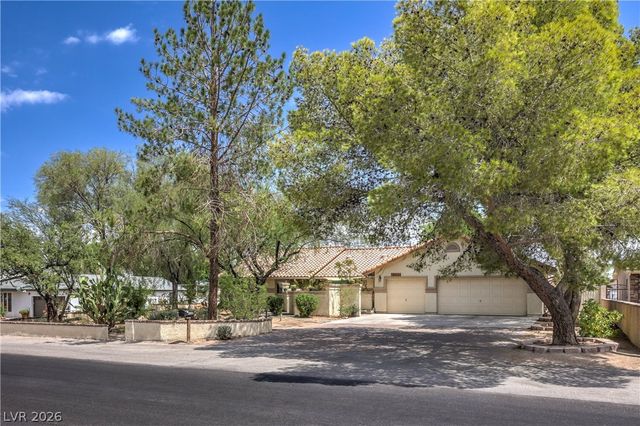 8020 La Cienega Street, Las Vegas, NV 89123