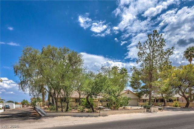 8020 La Cienega Street, Las Vegas, NV 89123