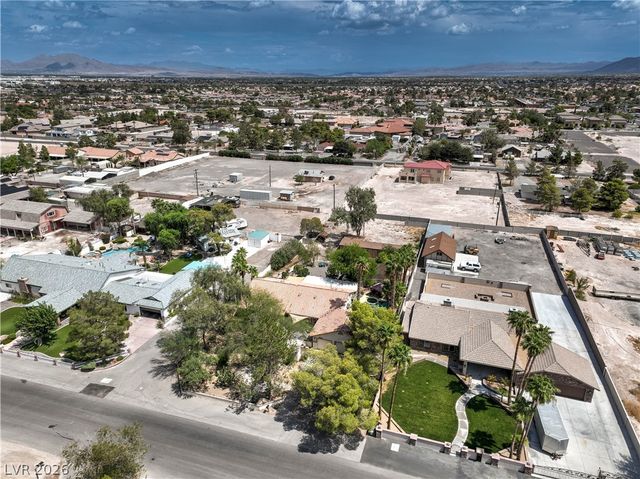 8020 La Cienega Street, Las Vegas, NV 89123