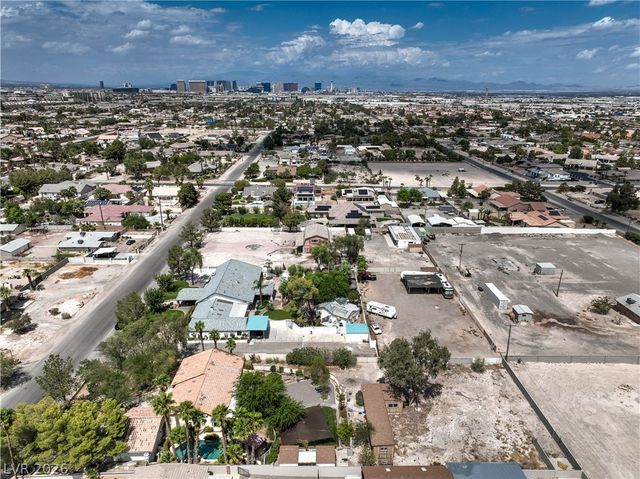 8020 La Cienega Street, Las Vegas, NV 89123