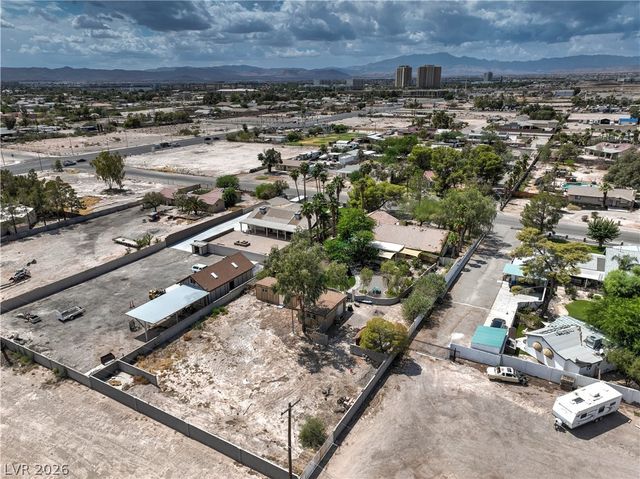 8020 La Cienega Street, Las Vegas, NV 89123