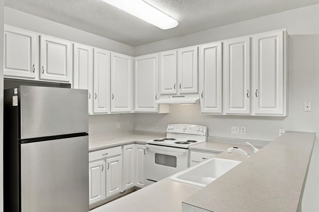 556 Willoughby Way W, Minnetonka, MN 55305 — photo 4