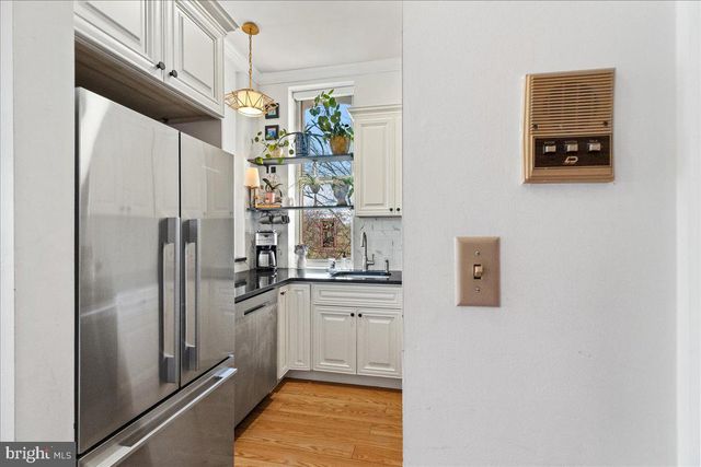 8 ACADEMY CT, Pennington, NJ 08534