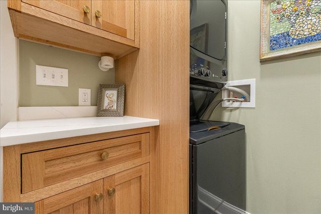 8 ACADEMY CT, Pennington, NJ 08534