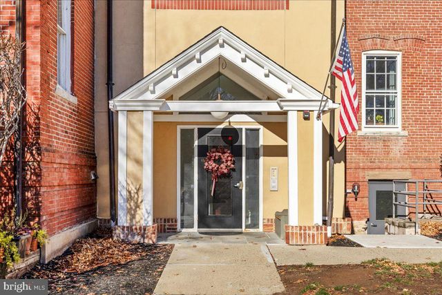 8 ACADEMY CT, Pennington, NJ 08534