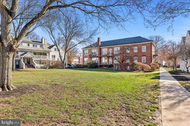 8 ACADEMY CT, Pennington, NJ 08534