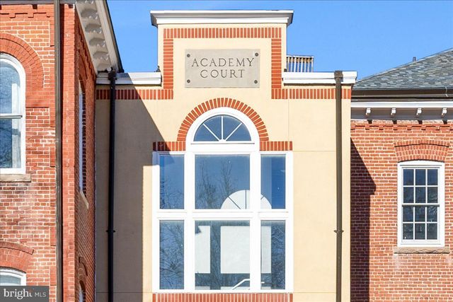 8 ACADEMY CT, Pennington, NJ 08534