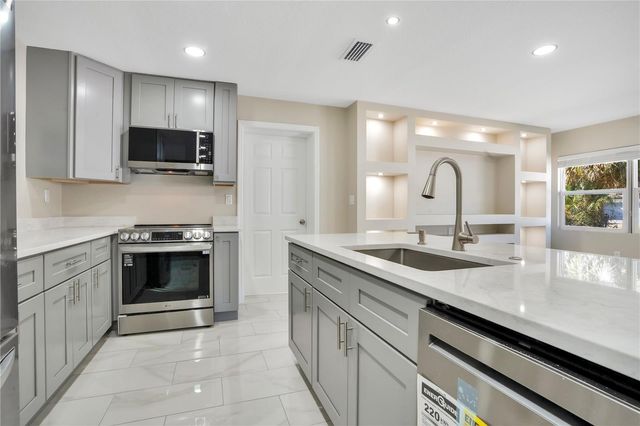 1544 N HIGHLAND STREET, Mount Dora, FL 32757