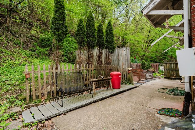 517 Terrace Dr, Harmar, PA 15238
