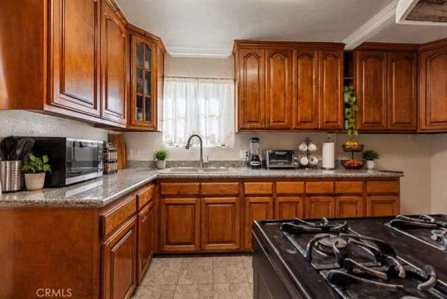 11430 Califa Street, North Hollywood, CA 91601