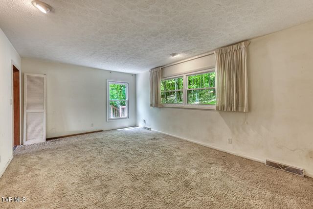 5 Bingham Court, Johnson City, TN 37604