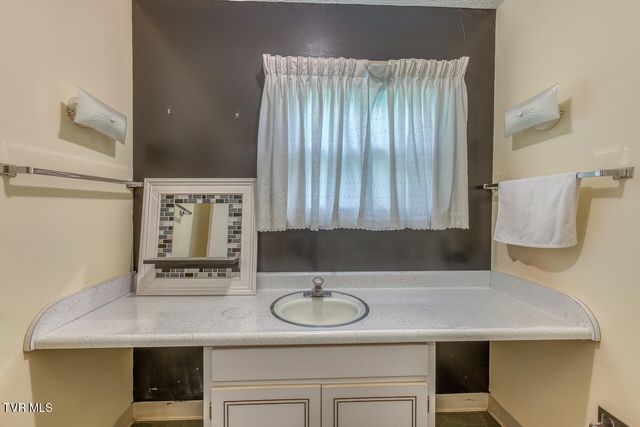 5 Bingham Court, Johnson City, TN 37604