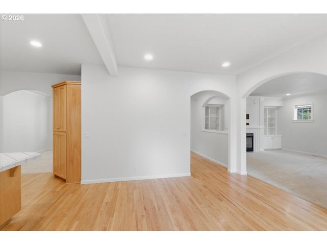 3471 LAKESIDE Dr, Eugene, OR 97401