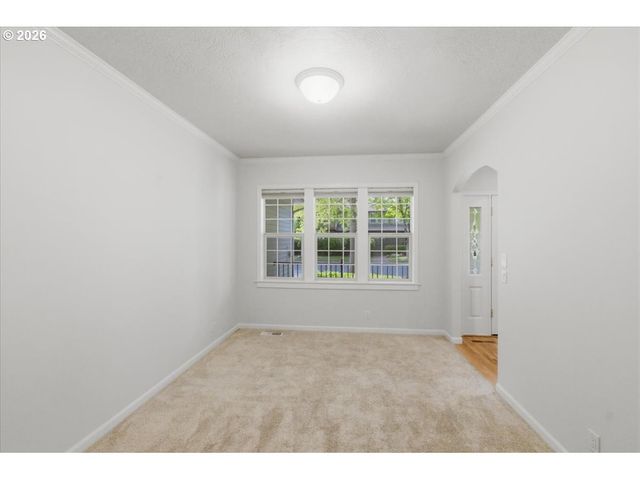 3471 LAKESIDE Dr, Eugene, OR 97401