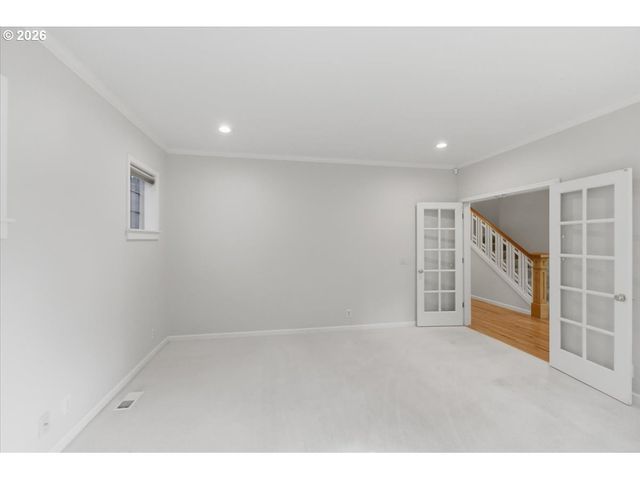 3471 LAKESIDE Dr, Eugene, OR 97401