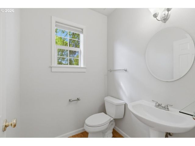 3471 LAKESIDE Dr, Eugene, OR 97401