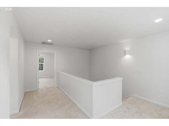 3471 LAKESIDE Dr, Eugene, OR 97401