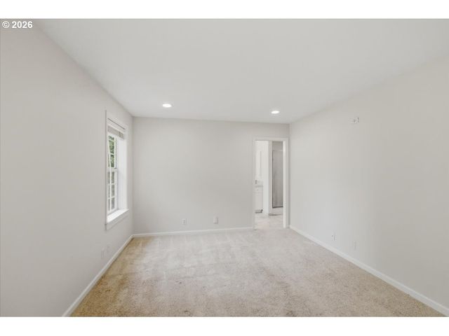 3471 LAKESIDE Dr, Eugene, OR 97401