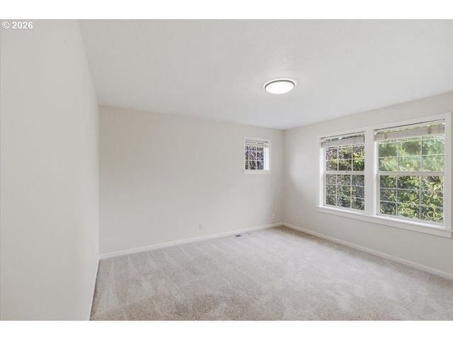 3471 LAKESIDE Dr, Eugene, OR 97401