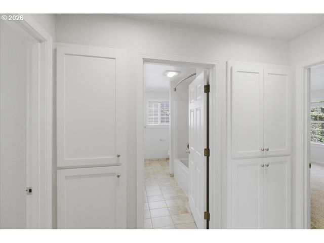 3471 LAKESIDE Dr, Eugene, OR 97401