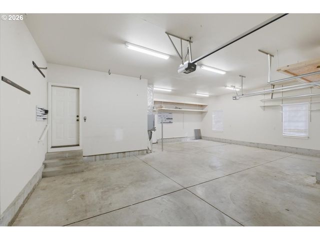 3471 LAKESIDE Dr, Eugene, OR 97401