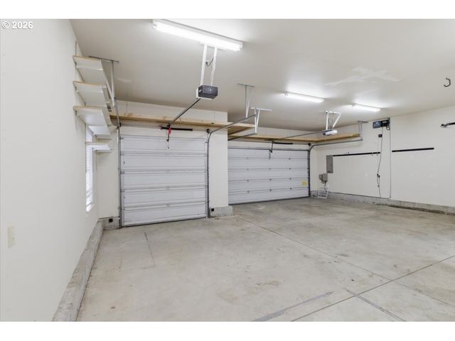 3471 LAKESIDE Dr, Eugene, OR 97401