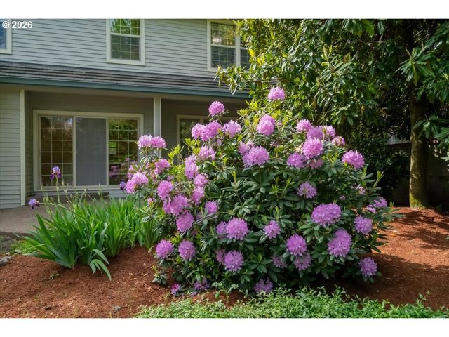 3471 LAKESIDE Dr, Eugene, OR 97401