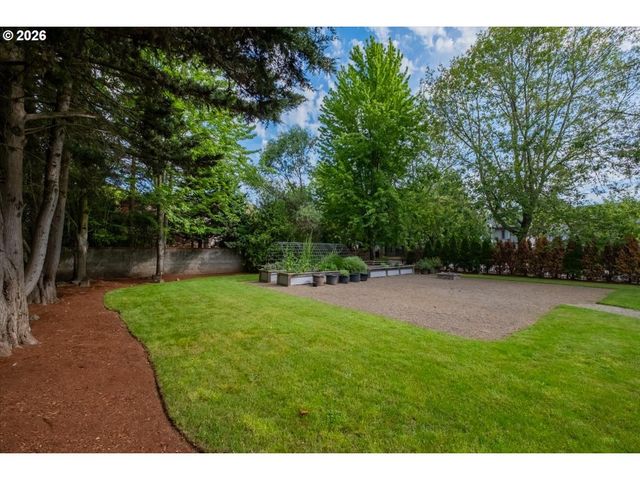 3471 LAKESIDE Dr, Eugene, OR 97401