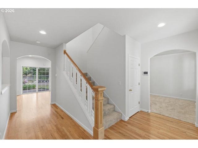 3471 LAKESIDE Dr, Eugene, OR 97401