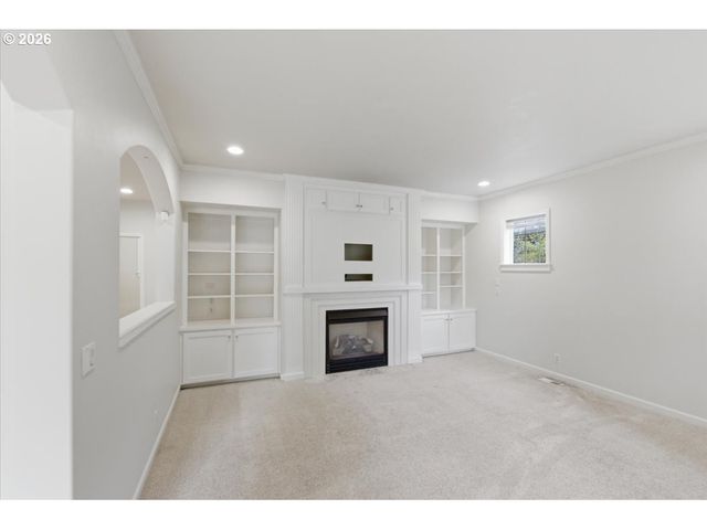 3471 LAKESIDE Dr, Eugene, OR 97401