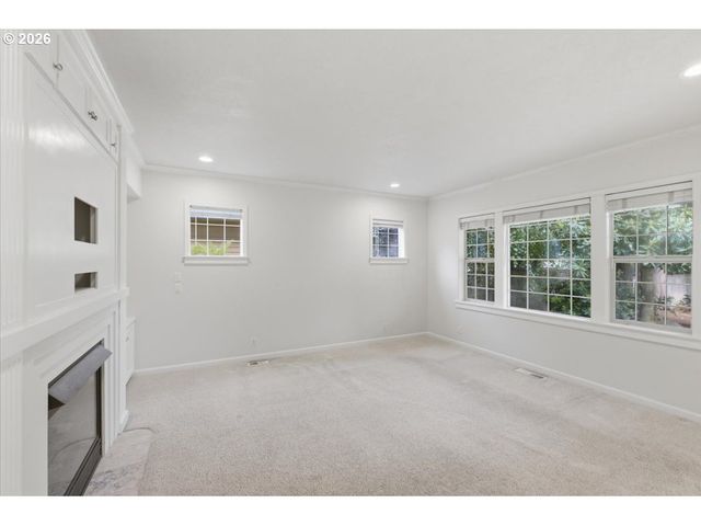 3471 LAKESIDE Dr, Eugene, OR 97401