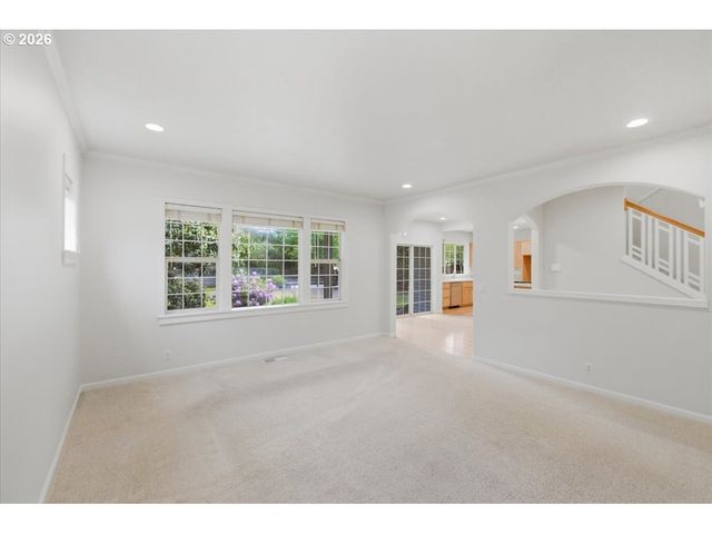 3471 LAKESIDE Dr, Eugene, OR 97401